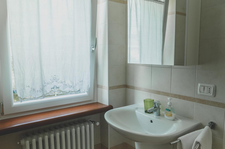 Others 5, B&B La Tamerice, Verona