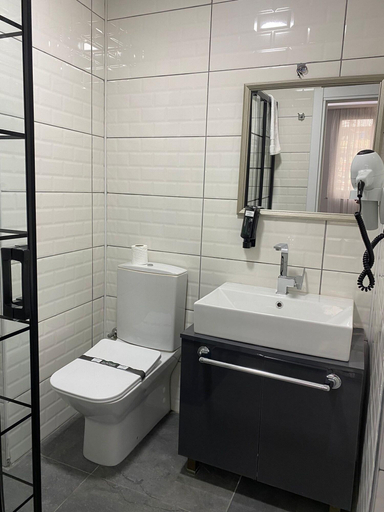 Bathroom 5, Comfort Center, Merkez