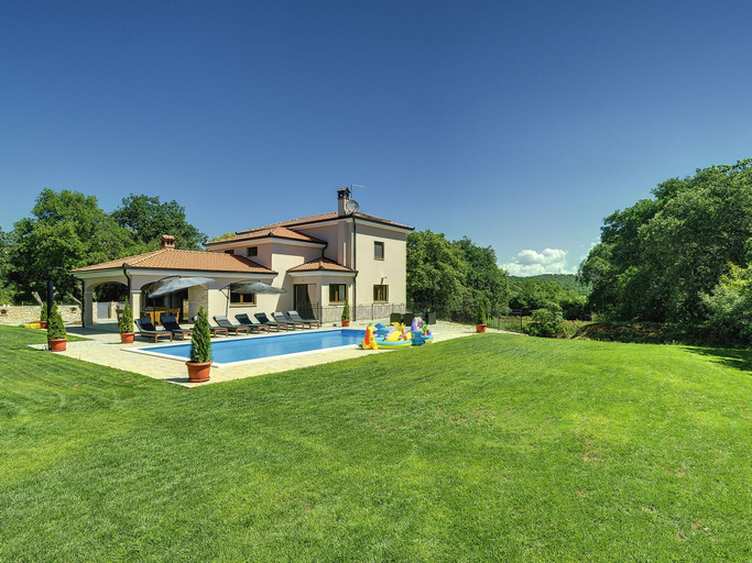 Exterior & Views 2, Villa in Rovinj with Private Pool and Sea Nearby, Rovinj