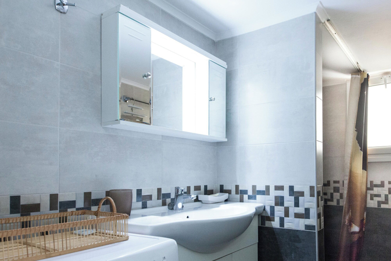 Bathroom 4, Spacious 2 Bd Pireas Apt w Cozy Balcony, Attica