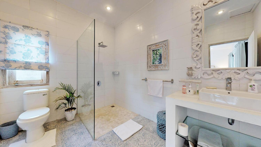 Bathroom 30