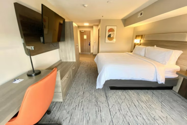 Holiday Inn Express & Suites ELYRIA Room Type - 2 Queen Standard Communications Mobility Accessible Tub