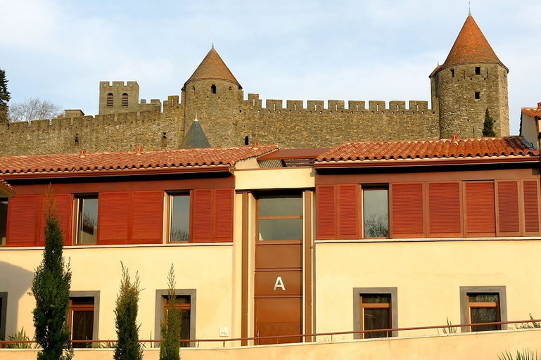 Exterior & Views