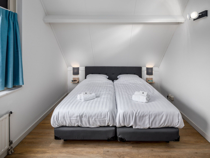 Bedroom 2, Holiday Home in Zeebad Near the Beach, Sluis