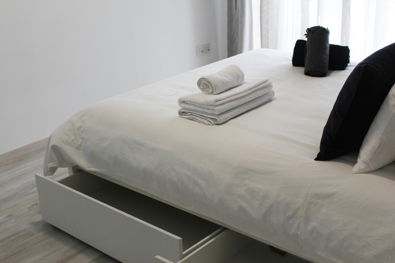 Others 2, Olosuites