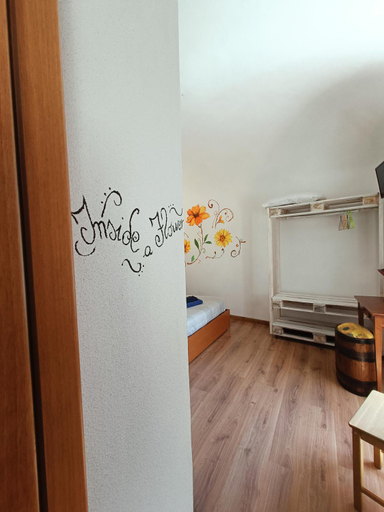 Others 5, B&B Il Girasole, Savona