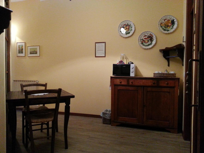 Others 5, Cappone B&B, Rimini