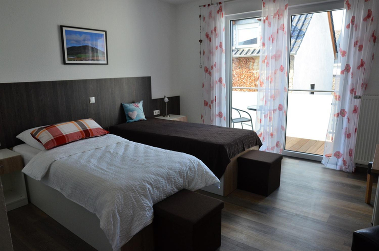 Bedroom 2, Gastehaus Am Hochsimmer, Mayen-Koblenz