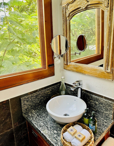 Bathroom 4, Hotel Villa Escalesia Galapagos, Santa Cruz