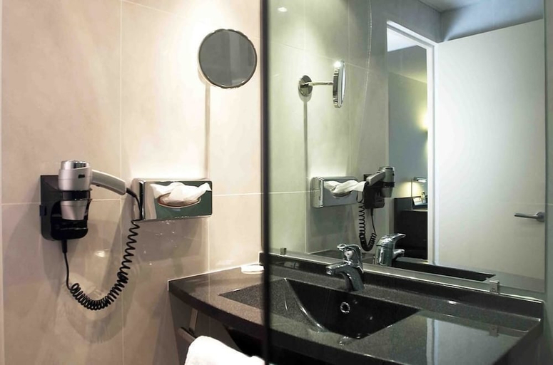 Bathroom 3, OCEANIA BREST CENTRE, Finistère