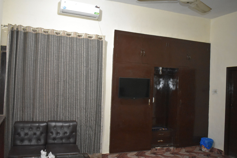 Others 4, Town Palace Guest House, Zhob