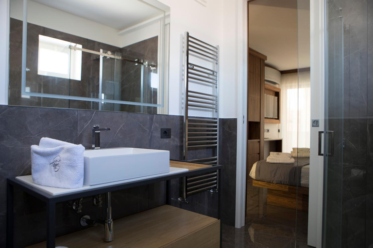 Bathroom 2, Upper - Boutique Hotel, Messina