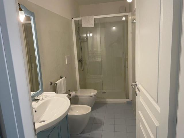 Bathroom 2, Hotel Residence La Villetta, Messina