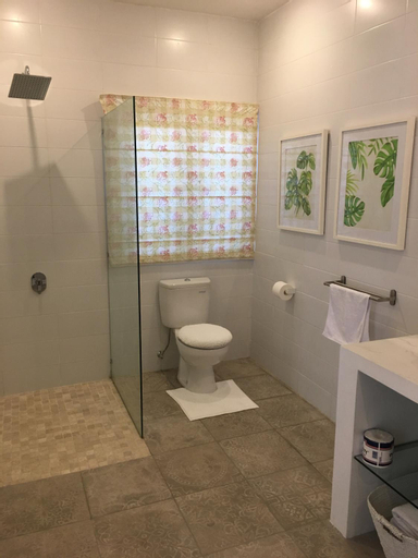 Bathroom 14