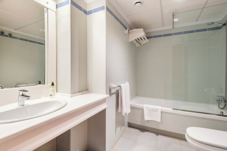 Bathroom 3, Inturotel Esmeralda Garden, Baleares