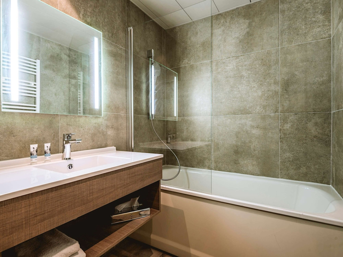 Bathroom 4, Big Sky Hotel, Haute-Savoie