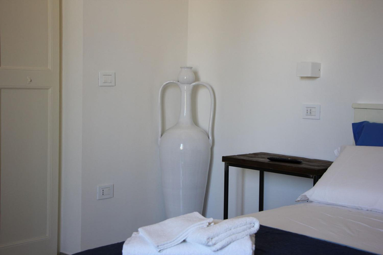 Others 5, VILLA ROSA, Lecce
