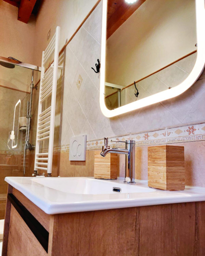 Bathroom 4, C'era una Volta Apartments, Bari