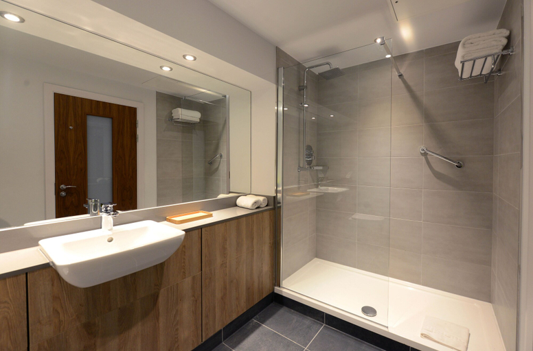 Bathroom 4, Park Regis Birmingham, Birmingham