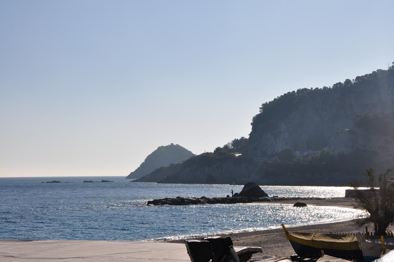 Exterior & Views 5, Una spettacolare vista mare - Casa con Jacuzzi, Savona