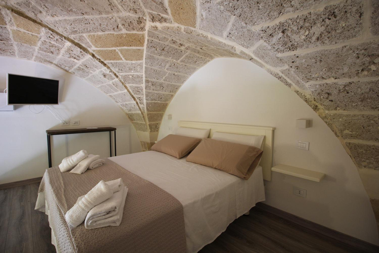 Others 1, VILLA ROSA, Lecce