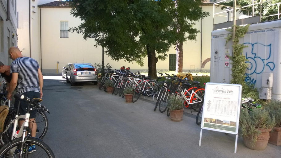 Others 4, John B .&B., Lucca