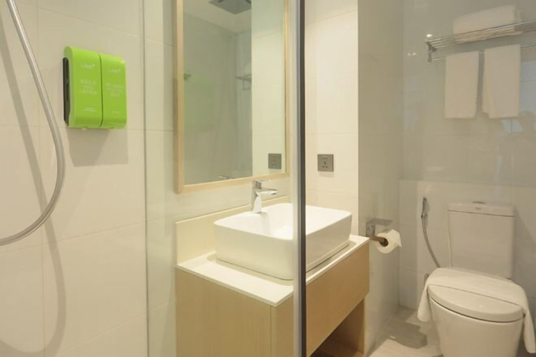 Bathroom 12