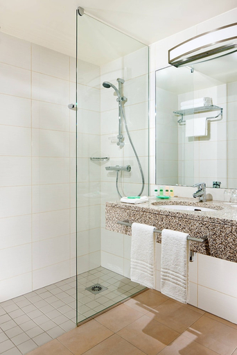 Bathroom 4, Courtyard by Marriott Paris Arcueil, Val-de-Marne