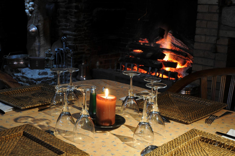 Food & Drinks 2, Domaine du Mont Monnet - Chambre d'hotes & Gite, Loire