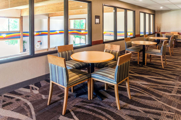 Food & Drinks 5, Comfort Inn Duluth West, Saint Louis