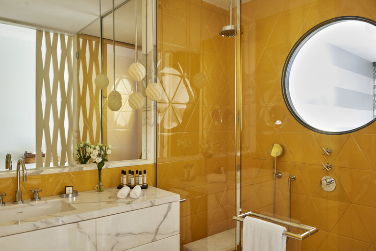 Bathroom 4, Monte Carlo Beach, Alpes-Maritimes