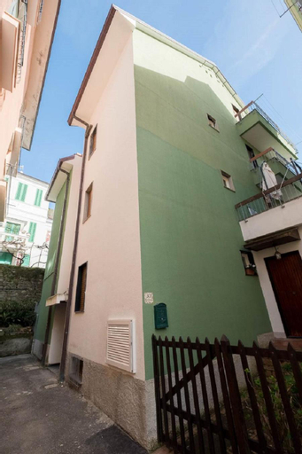 Mae's Apartment, La Spezia