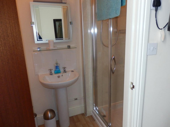 Bathroom 3, Admiral Blake Guest House, Somerset