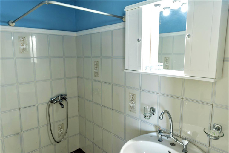 Bathroom 3, Zois Apartments, Ionian Islands