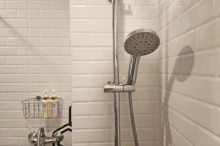 Bathroom 7