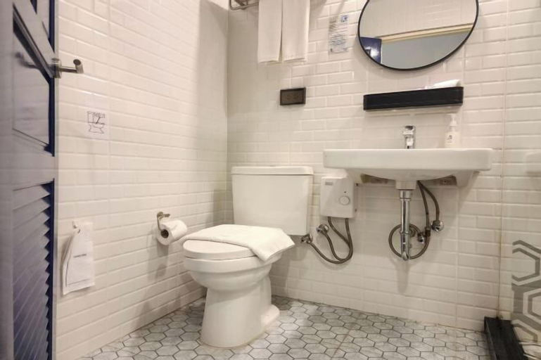 Bathroom 25