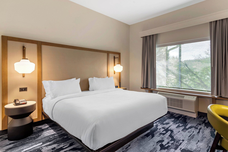 Bedroom 3, Fairfield Inn & Suites by Marriott Helen, White