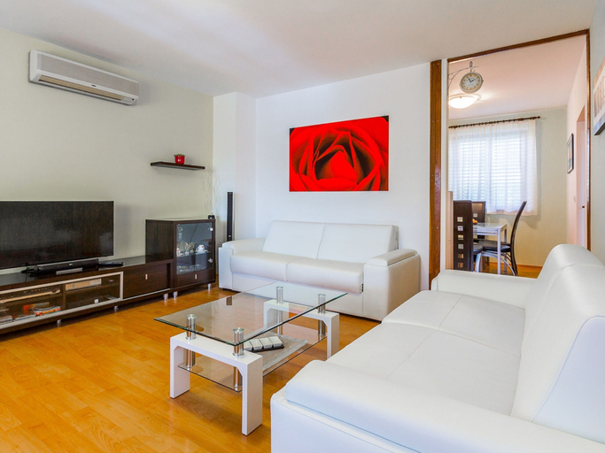 Others 5, Holiday Home in Pula With Pool, Pula