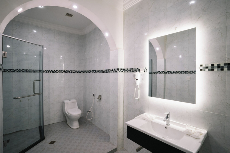 Bathroom, Lake Bishoftu Resort, Misraq Shewa