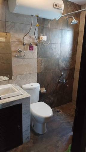 Bathroom, Silver Oak, Srinagar