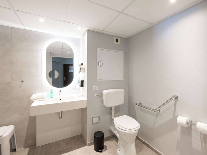 Bathroom 12