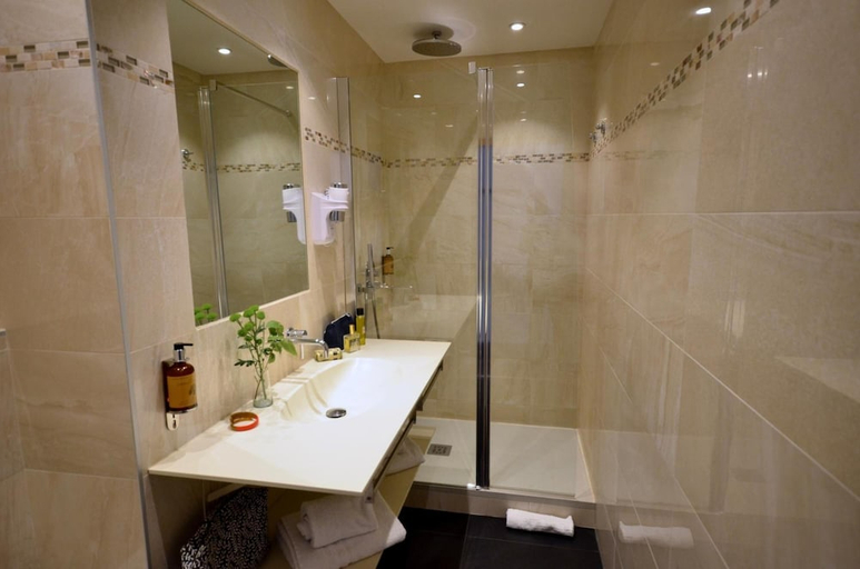 Bathroom 3, Hotel Escaletto, Bouches-du-Rhône
