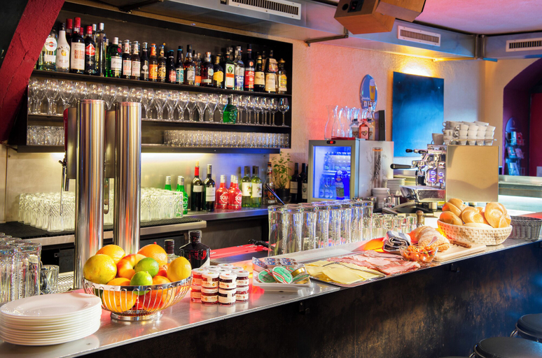 Food & Drinks 4, Blackhome Innsbruck City Centre, Innsbruck