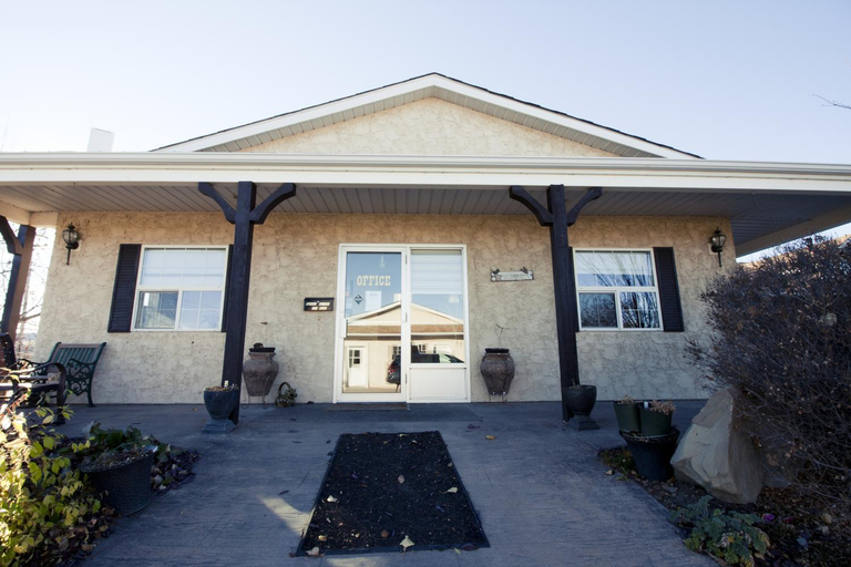 Others 5, Bow River Inn, Division No. 6