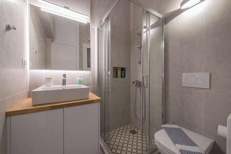 Bathroom 5, The Business Suite by Cloudkeys, Attica