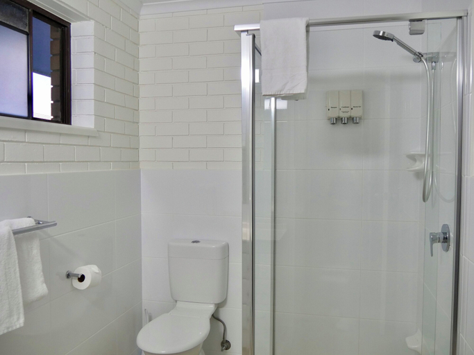 Bathroom 5, Tannum on the Beach Motel, Calliope - Pt A
