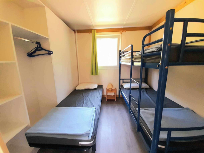 Bedroom 5, Les Auzerals camping du lac, Tarn