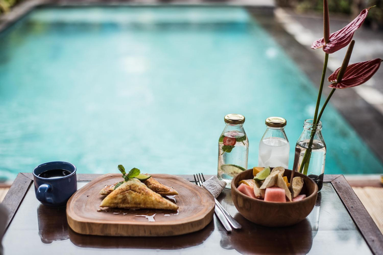 Food & Drinks 7