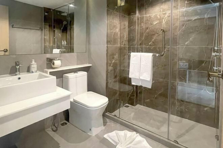 Bathroom 10