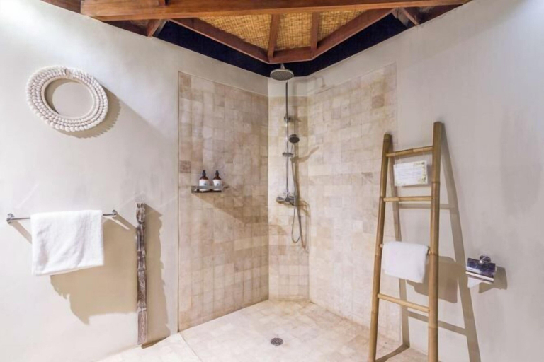 Bathroom 16